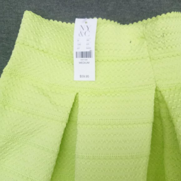 seventh ave NY&CO chartreuse flare skirt. Nice heavy scalloped fabric size M - Picture 5 of 7